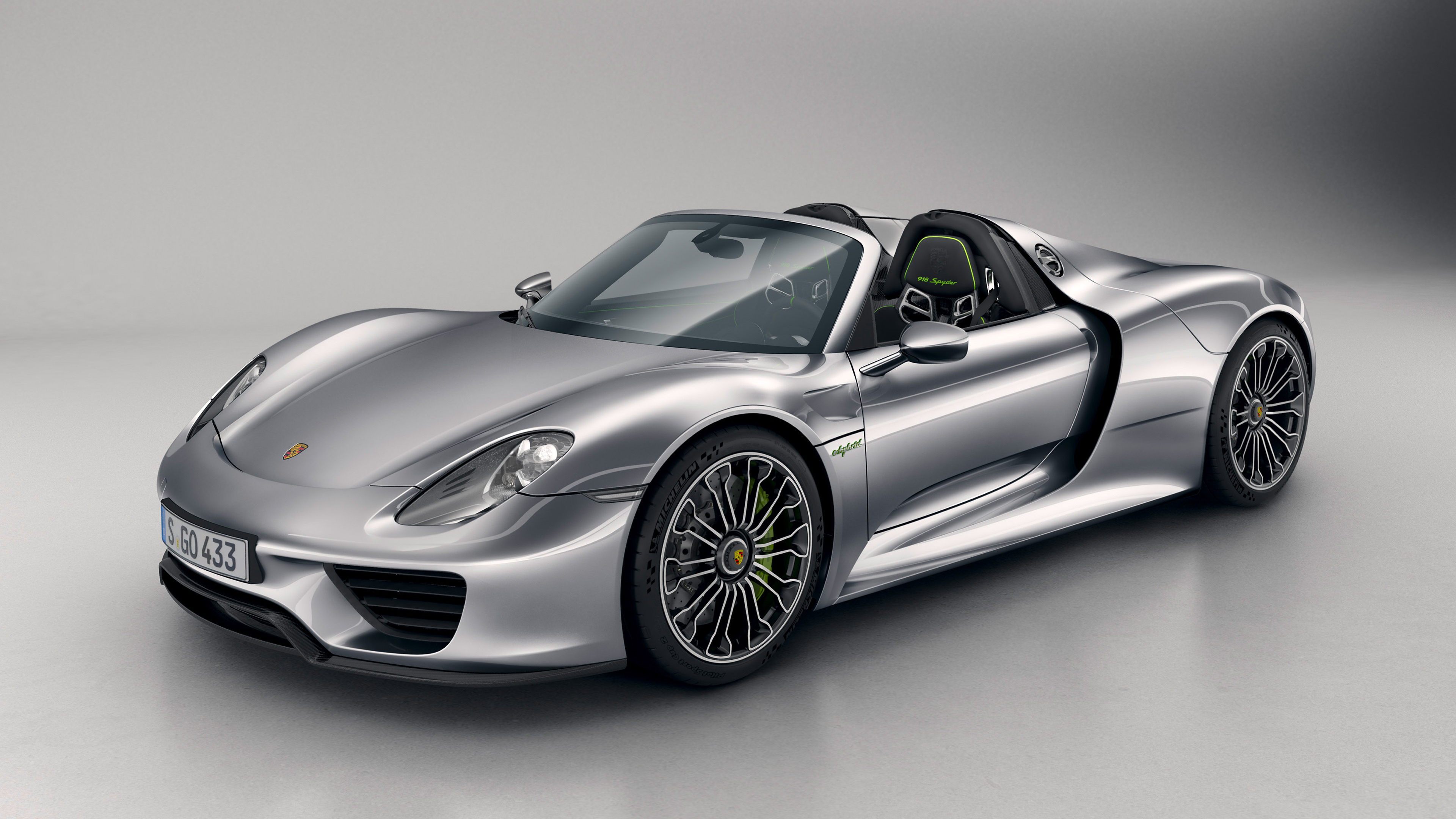 Porsche 911 Plateado Sobre Fondo Blanco.. Wallpaper in 3840x2160 Resolution