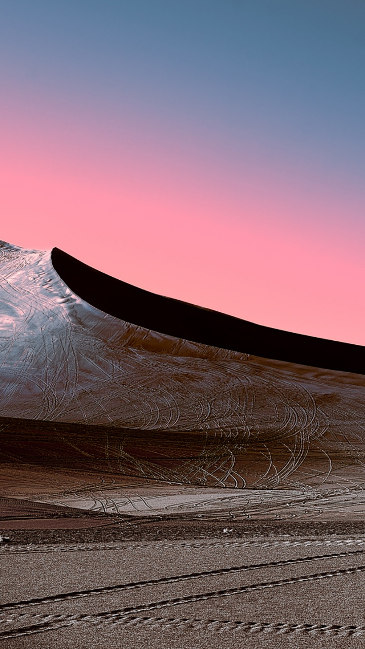 Sable Gris Sous Ciel Bleu Pendant la Journée. Wallpaper in 720x1280 Resolution