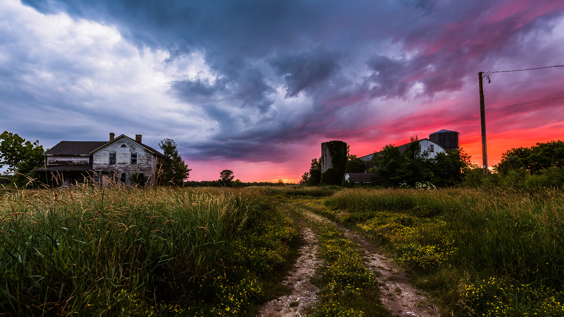 Green Grass Field Near House During Sunset. Wallpaper in 1920x1080 Resolution