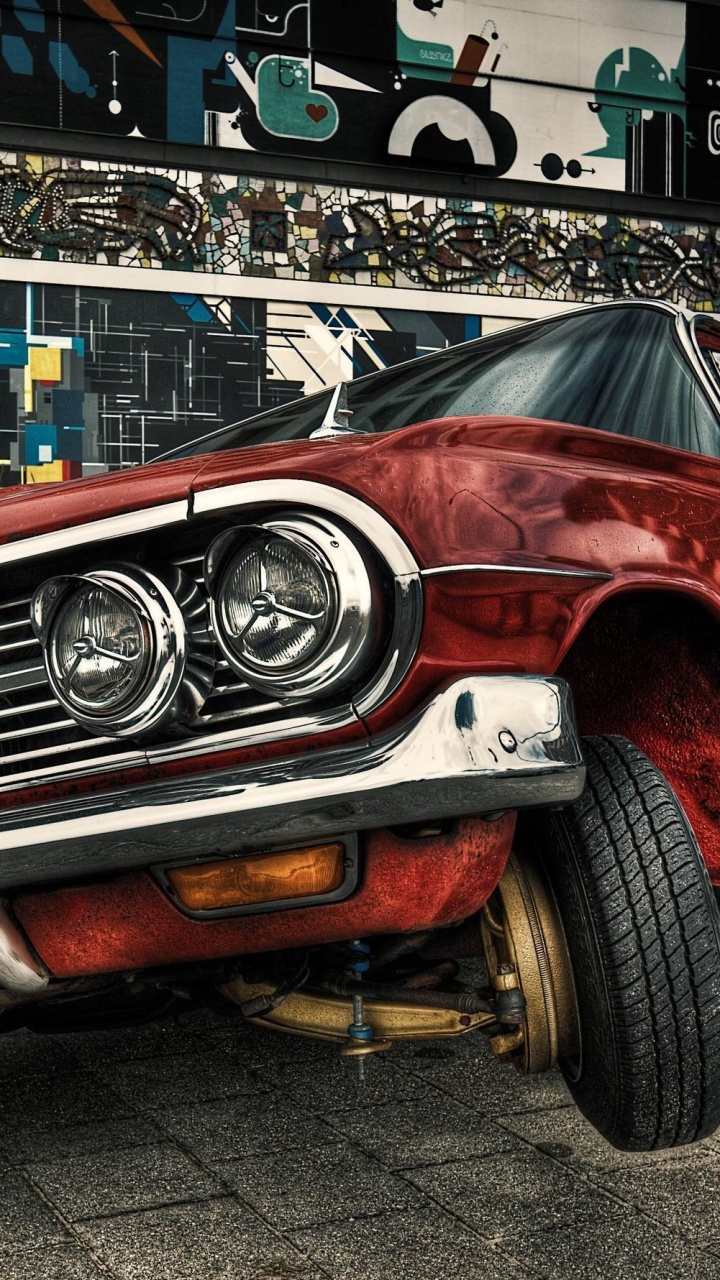 Roter Und Schwarzer Chevrolet Camaro Parkte Tagsüber Auf Der Straße. Wallpaper in 720x1280 Resolution