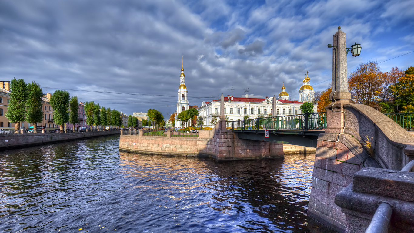 Body of Water Near Green Trees Under Blue Sky During Daytime. Wallpaper in 1366x768 Resolution