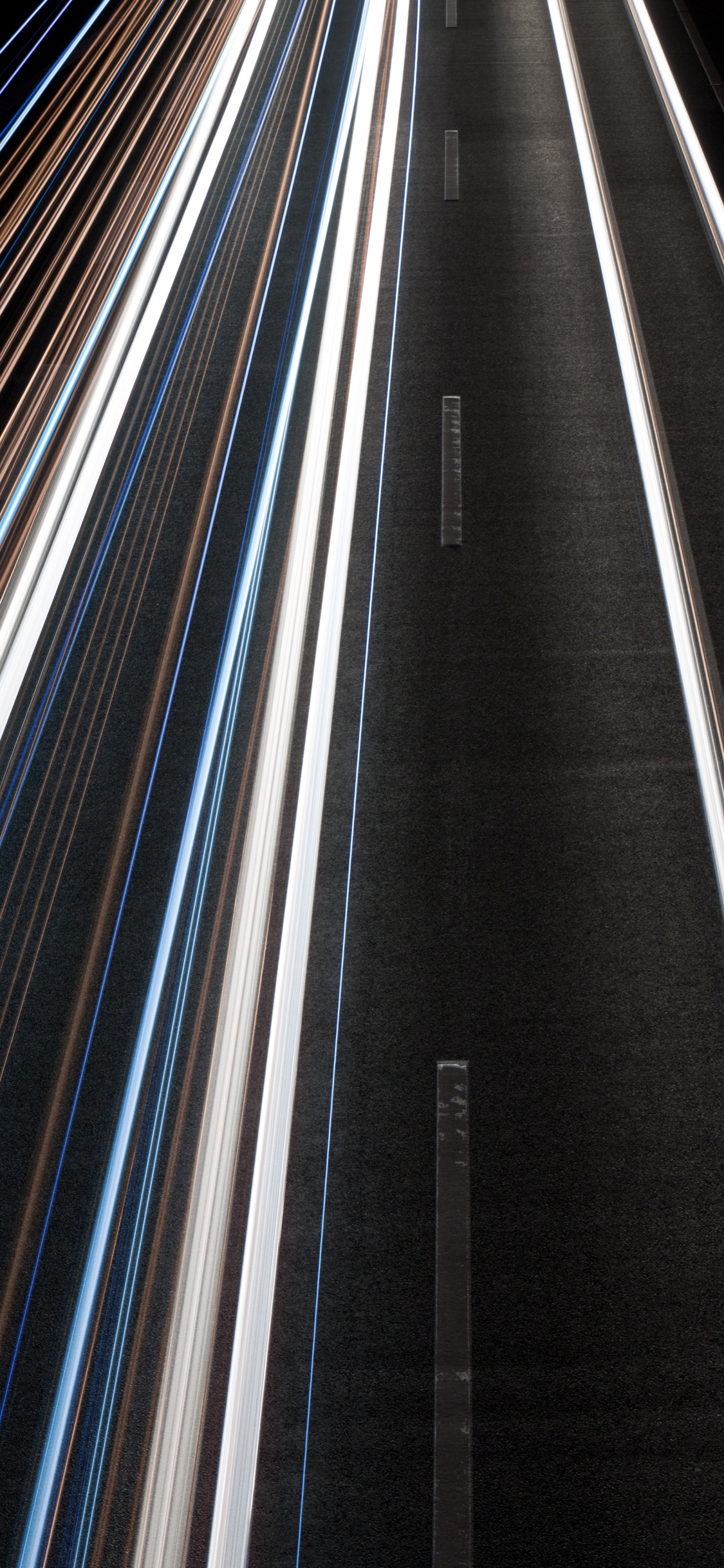 Schwarz-Weiß-Tunnel Tagsüber. Wallpaper in 1125x2436 Resolution