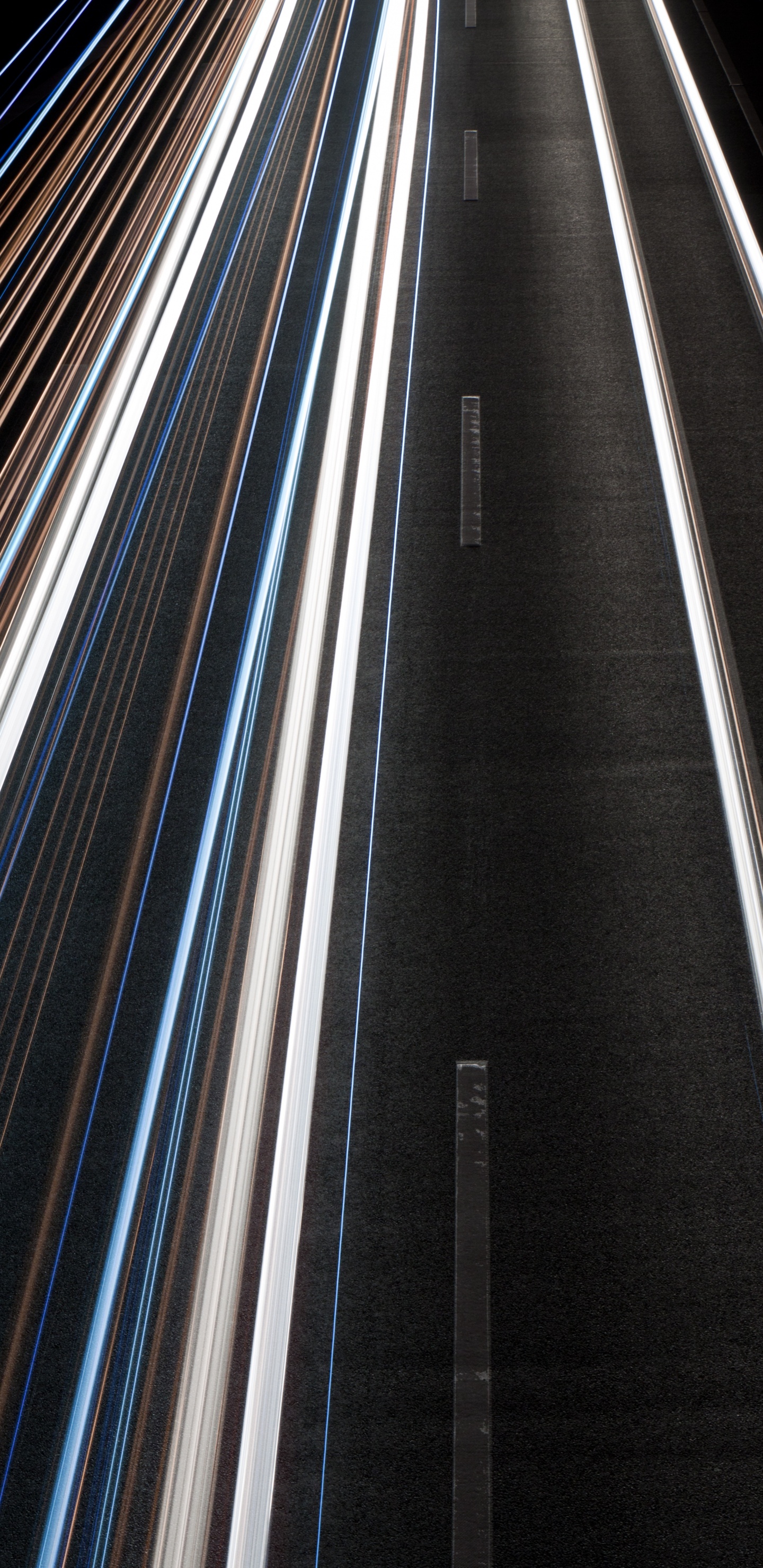 Schwarz-Weiß-Tunnel Tagsüber. Wallpaper in 1440x2960 Resolution