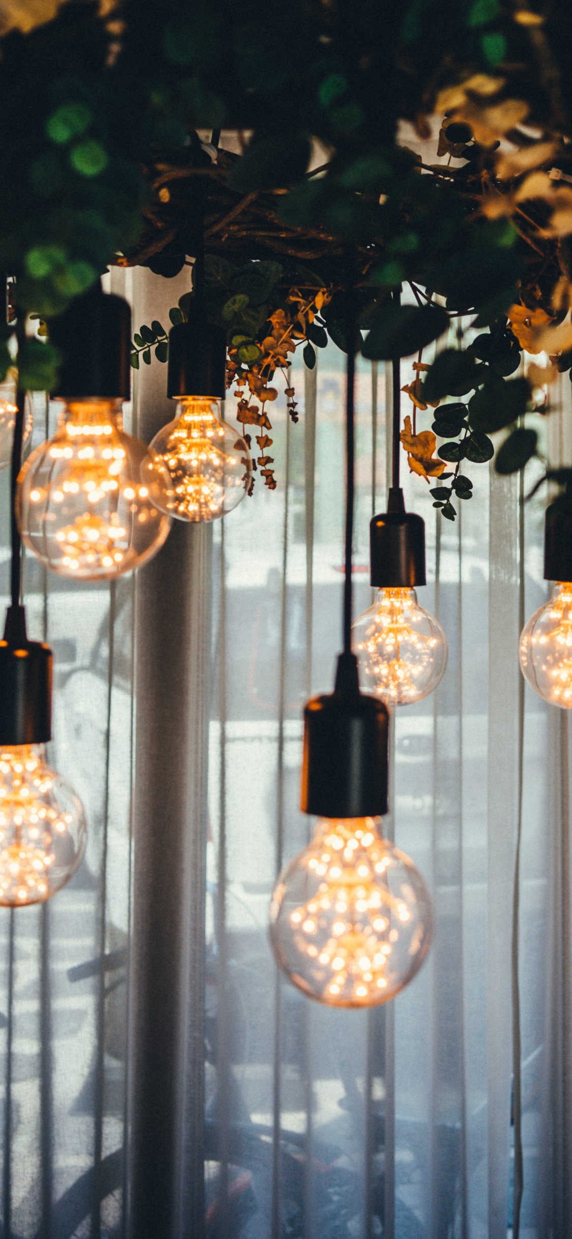 Suspension Noire et Blanche. Wallpaper in 1125x2436 Resolution