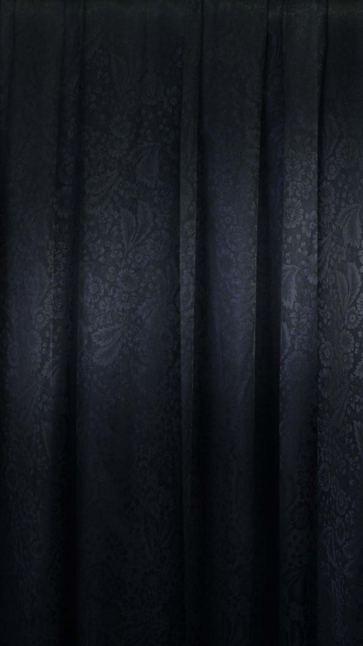 Schwarzer Fenstervorhang in Nahaufnahmen. Wallpaper in 720x1280 Resolution