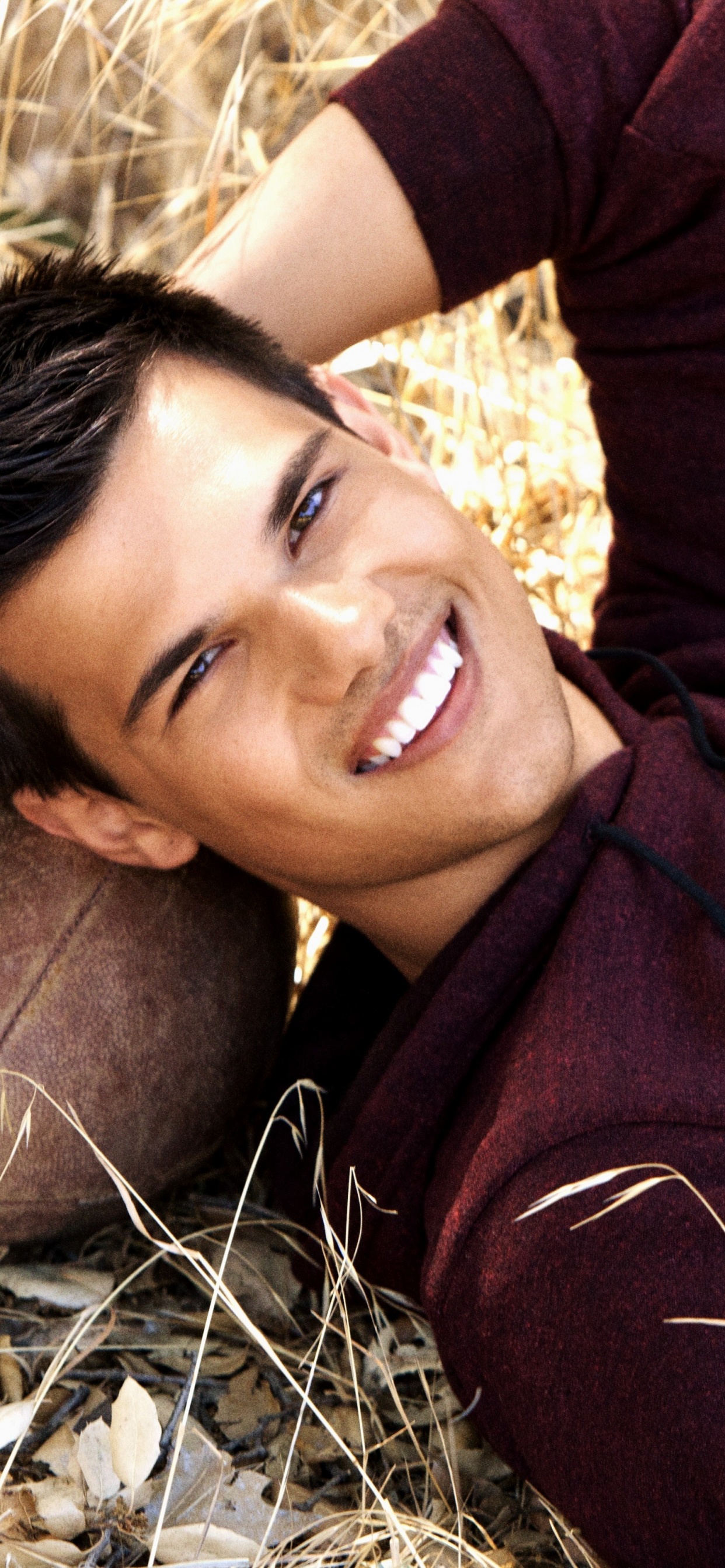 Taylor Lautner, la Saga Crepúsculo, Ocaso, la Celebridad, Amor. Wallpaper in 1242x2688 Resolution