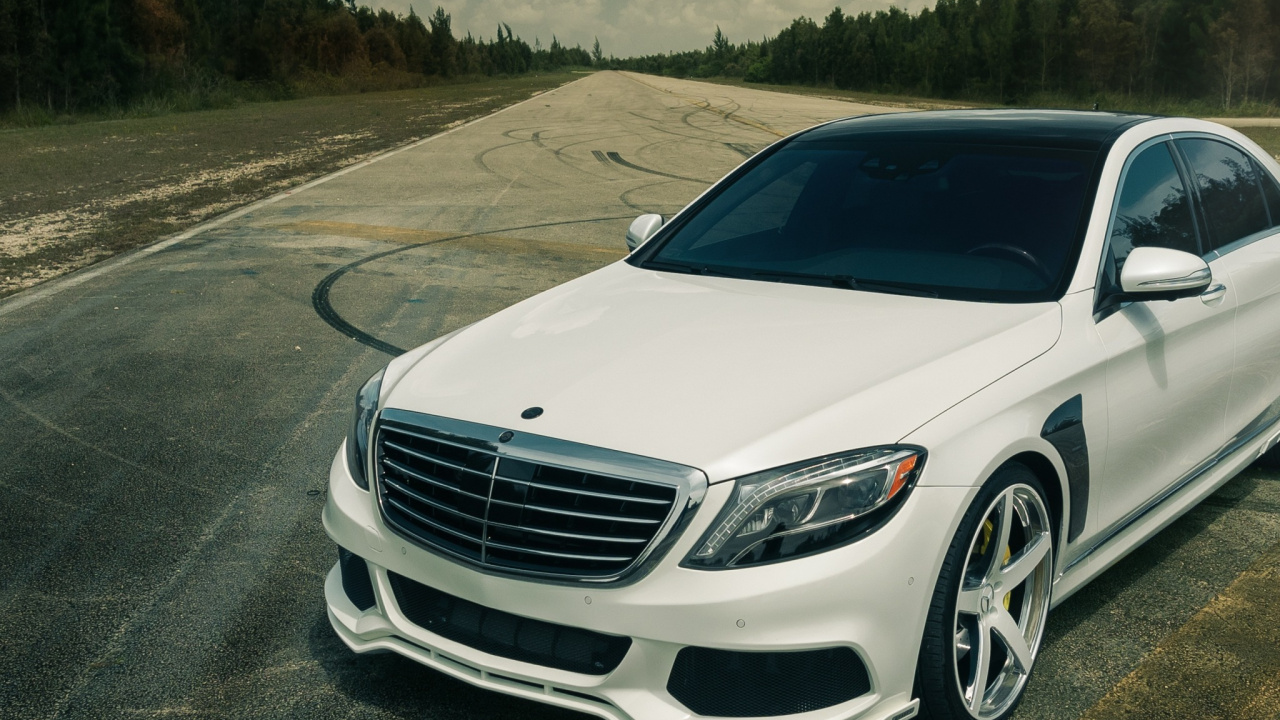 White Mercedes Benz Coupe on Road During Daytime. Wallpaper in 1280x720 Resolution