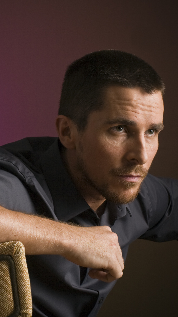 Christian Bale, Sesión, Humanos, Retrato. Wallpaper in 750x1334 Resolution