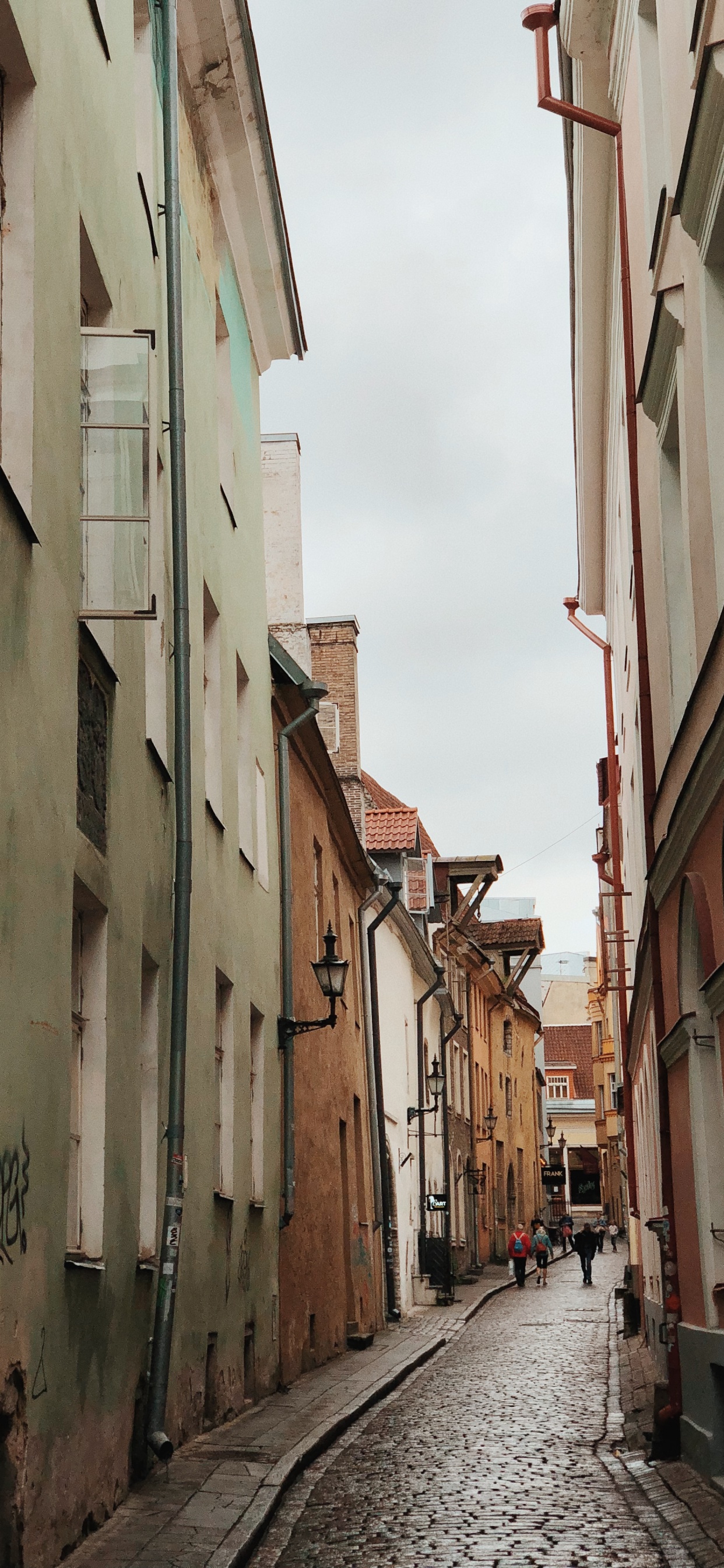 Ruelle, Top Tours au Portugal, Fenêtre, Route, Ville. Wallpaper in 1242x2688 Resolution