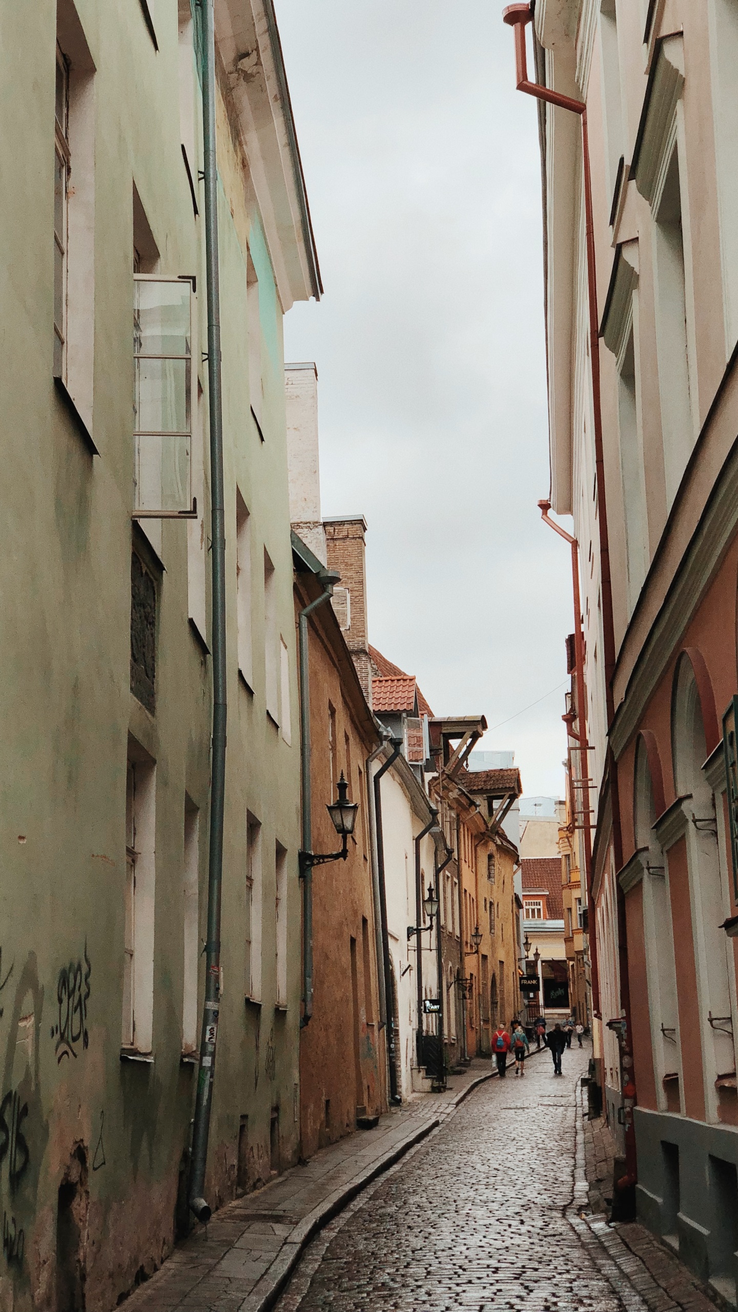 Ruelle, Top Tours au Portugal, Fenêtre, Route, Ville. Wallpaper in 1440x2560 Resolution