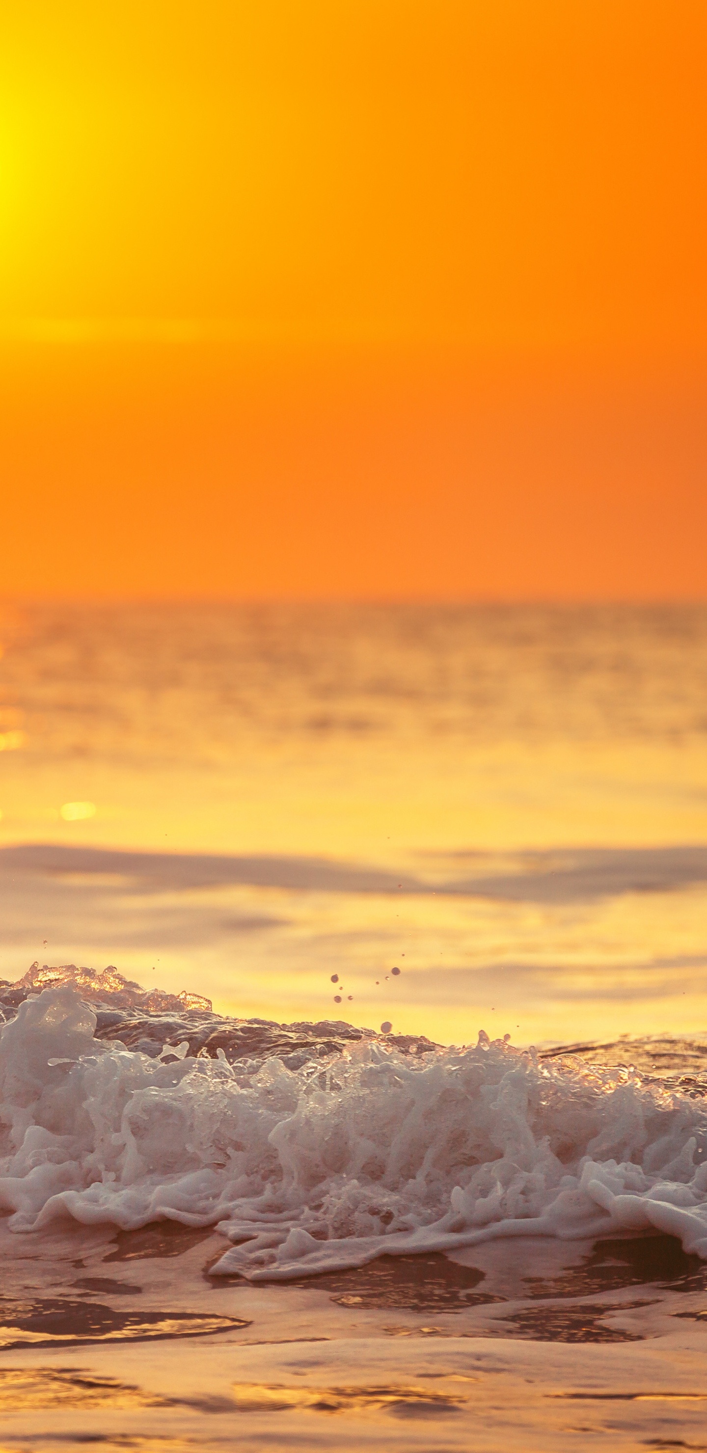 Ocean Waves Crashing on Shore During Sunset. Wallpaper in 1440x2960 Resolution