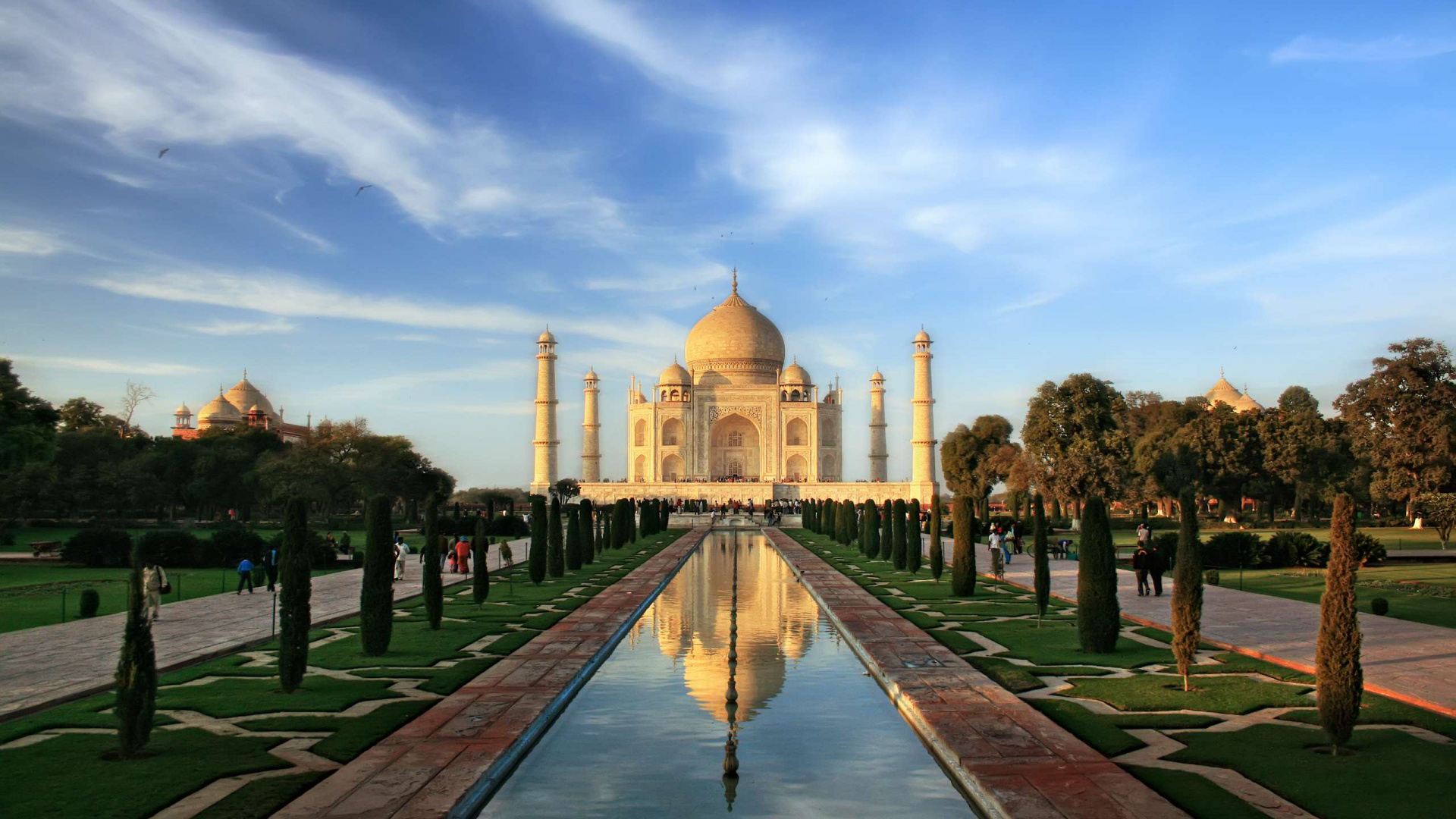 Braunes Betongebäude Unter Blauem Himmel Tagsüber. Wallpaper in 1920x1080 Resolution