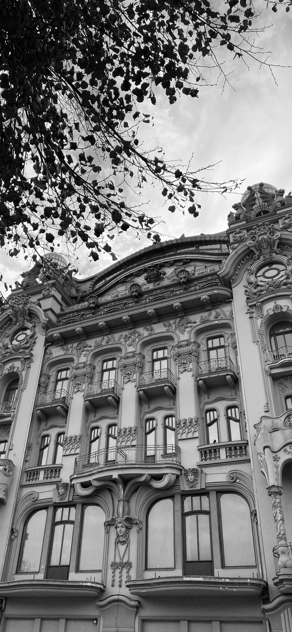 Landmark, Classical Architecture, Black and White, Faade, History. Wallpaper in 1125x2436 Resolution