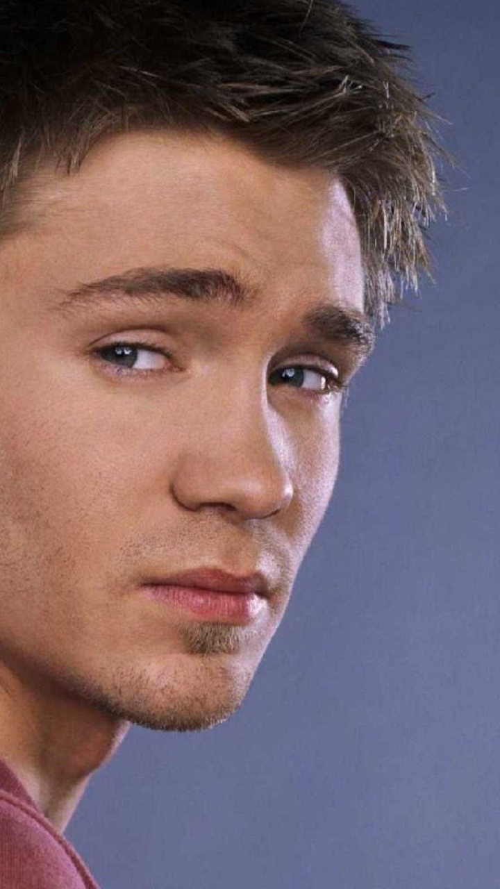 Celebrity, Chin, Forehead, Hairstyle, Cheek. Wallpaper in 720x1280 Resolution