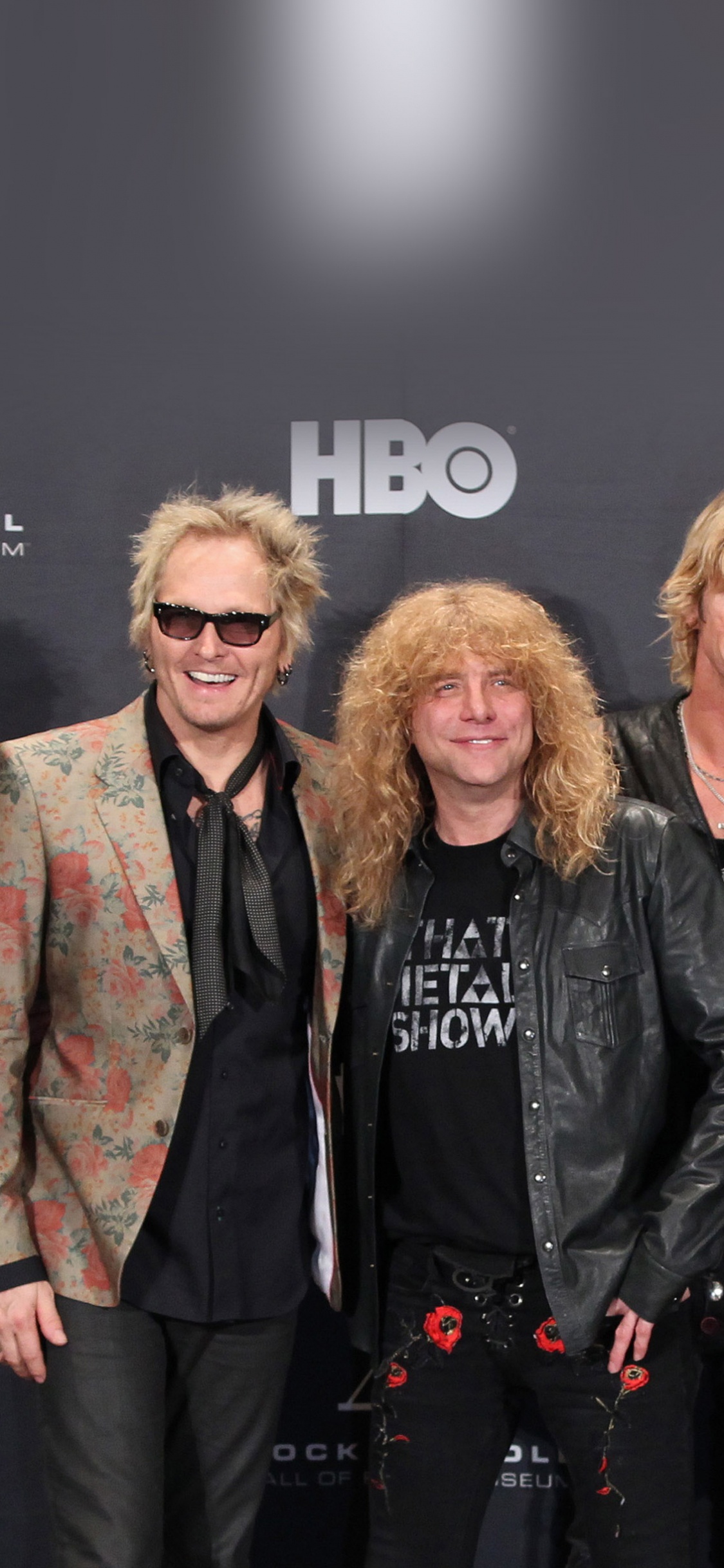 Slash, Duff McKagan, Guns N Roses, Hard Rock, Evento. Wallpaper in 1125x2436 Resolution