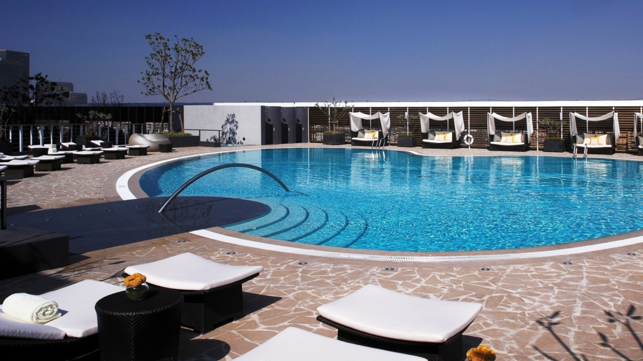 White Outdoor Lounge Chairs Beside Swimming Pool During Daytime. Wallpaper in 1280x720 Resolution