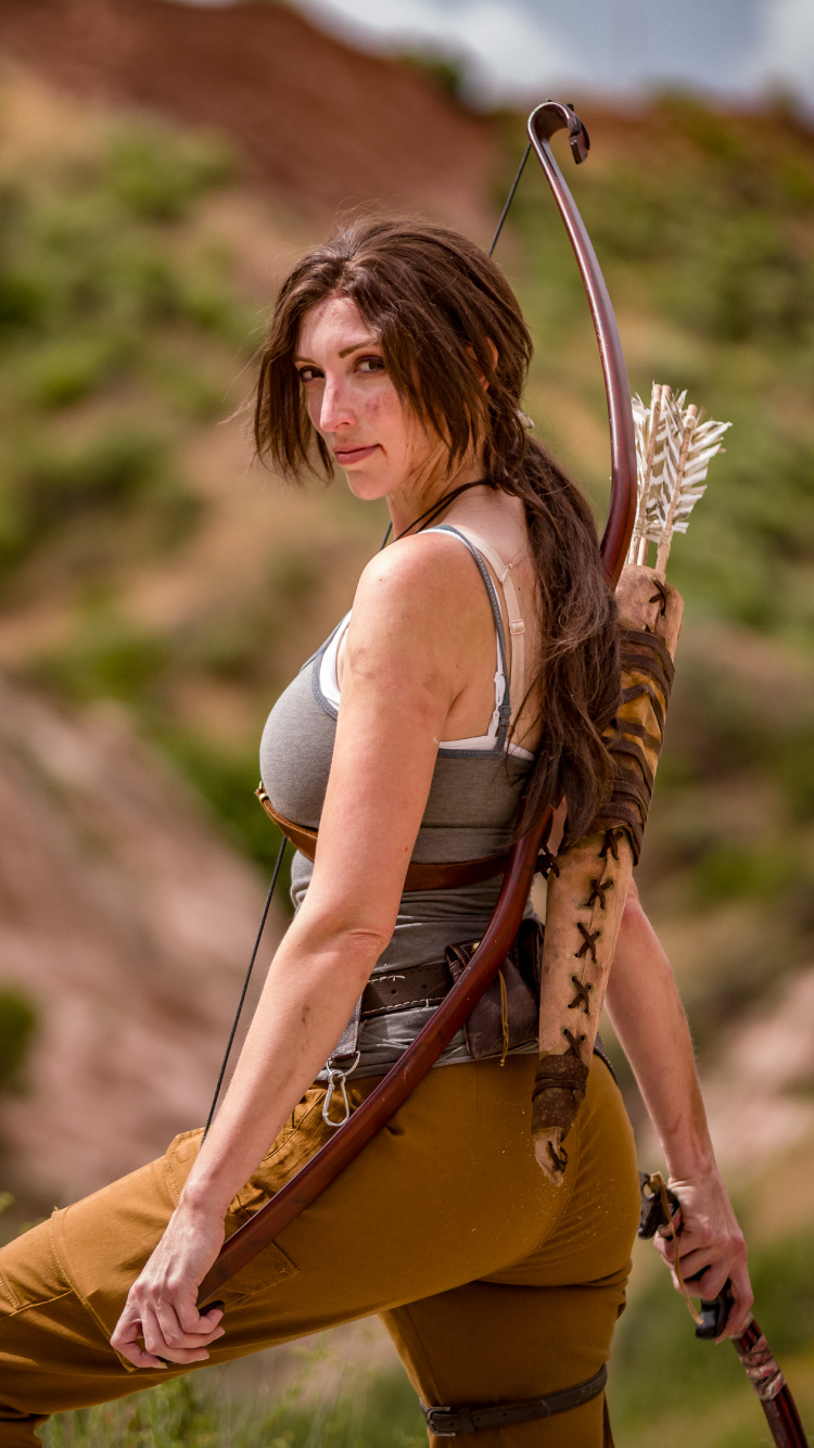 Lara Croft, Menschen in Der Natur, Natur, Schönheit, Gras. Wallpaper in 750x1334 Resolution