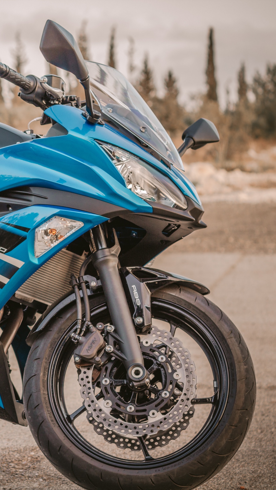 Blue and Black Sports Bike. Wallpaper in 1080x1920 Resolution
