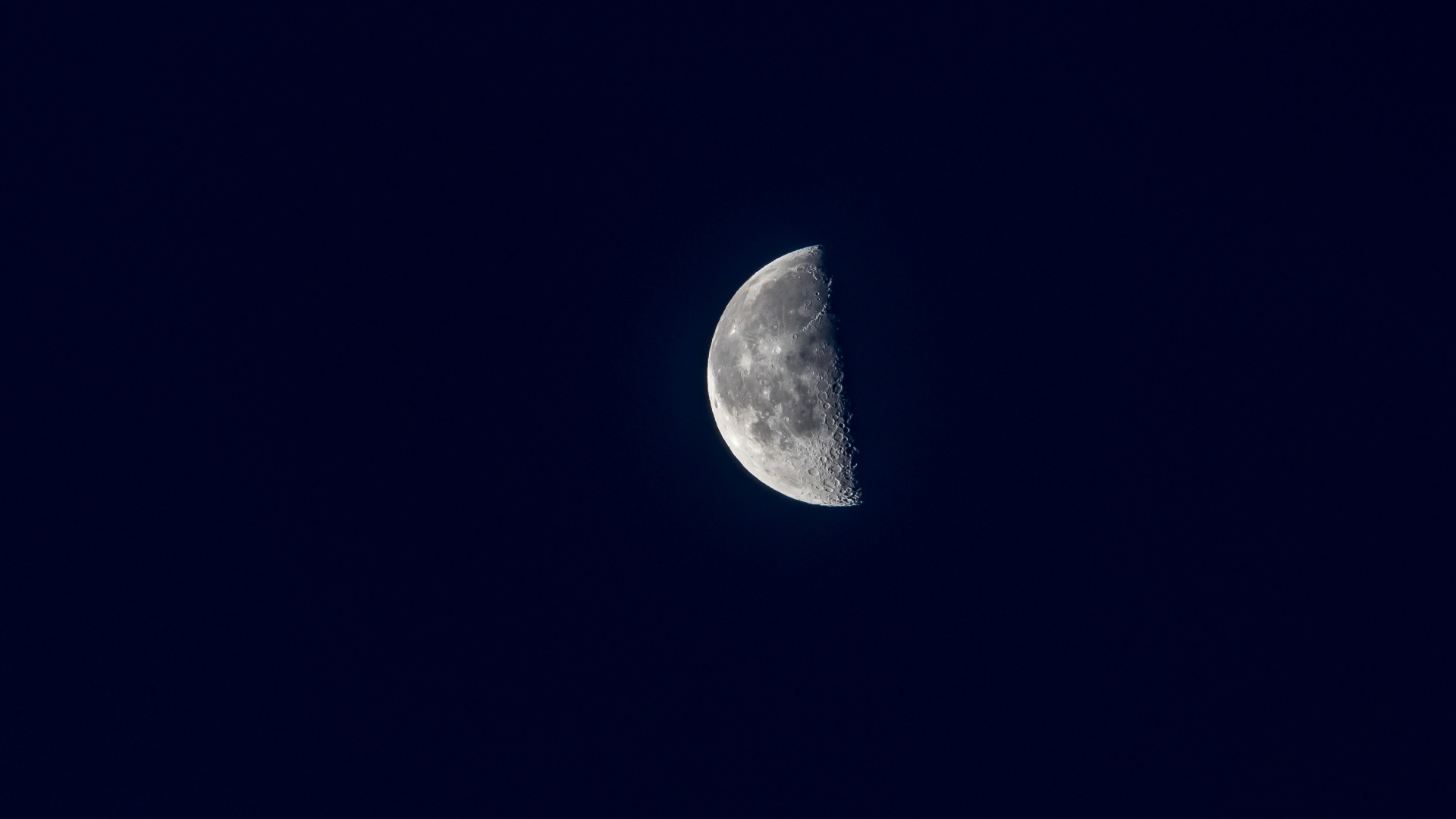 Pleine Lune Dans le Ciel Nocturne. Wallpaper in 1920x1080 Resolution