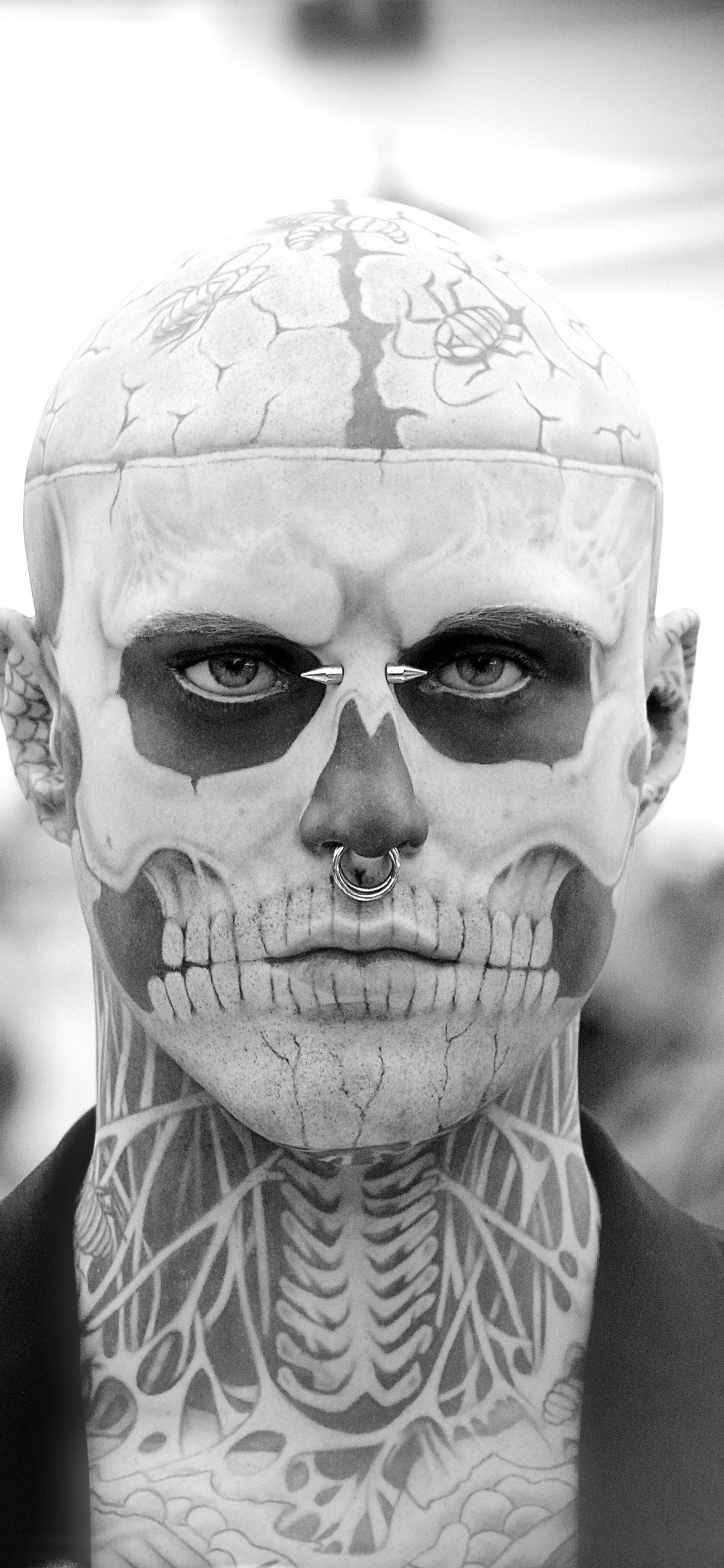 Zombie, Brillen, Stirn, Gesicht, Schwarz Und Weiß. Wallpaper in 1125x2436 Resolution