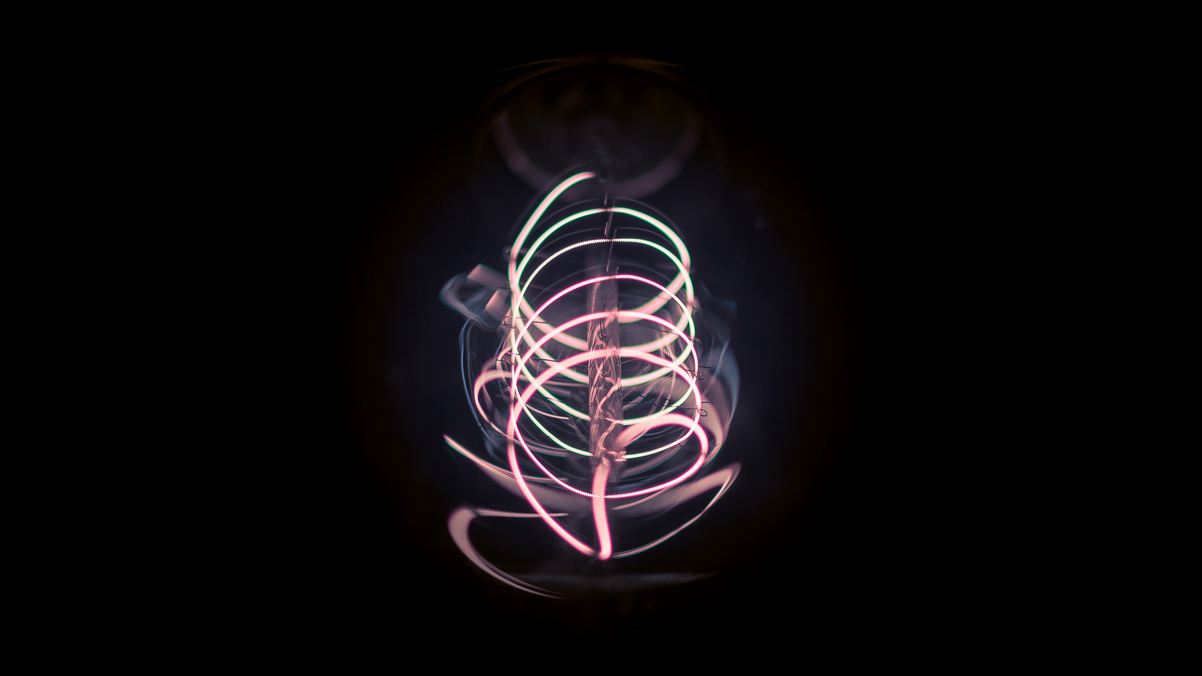 Weißes Und Schwarzes Rundes Licht. Wallpaper in 3840x2160 Resolution