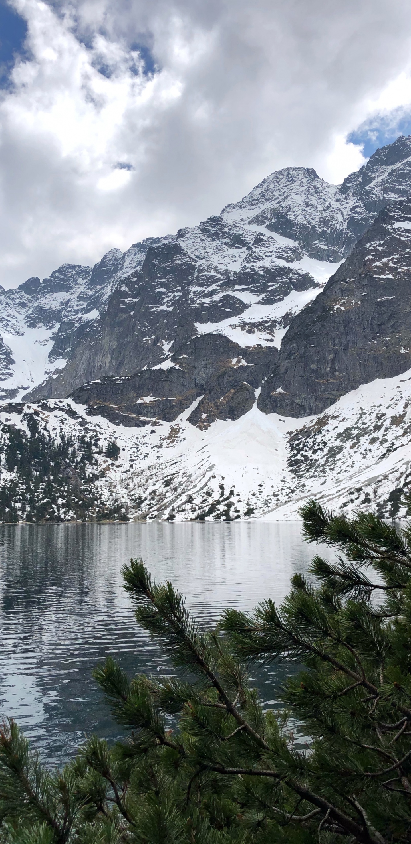 Meerauge, Bergigen Landschaftsformen, Bergkette, Cloud, Hochland. Wallpaper in 1440x2960 Resolution