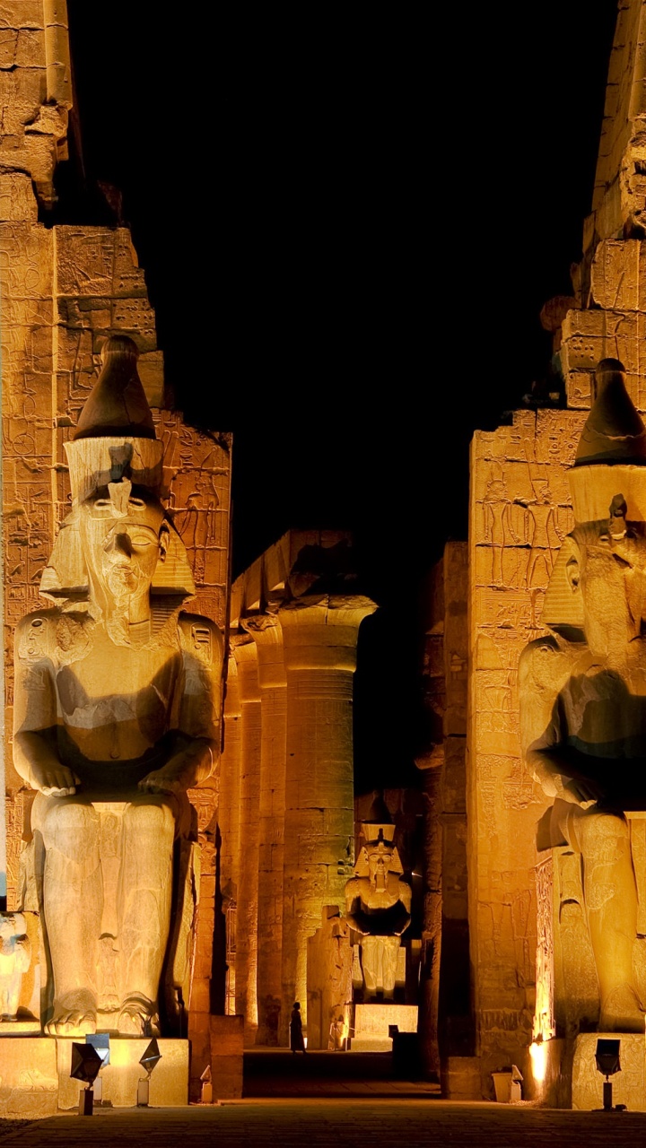 Edificio de Hormigón Marrón Durante el Día.. Wallpaper in 720x1280 Resolution