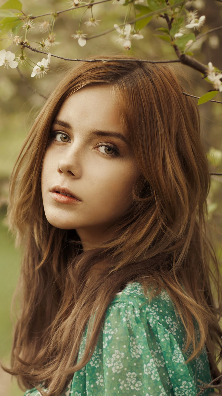 Les Cheveux Bruns, Cheveu, Beauté, Les Cheveux Longs, Coiffure. Wallpaper in 750x1334 Resolution