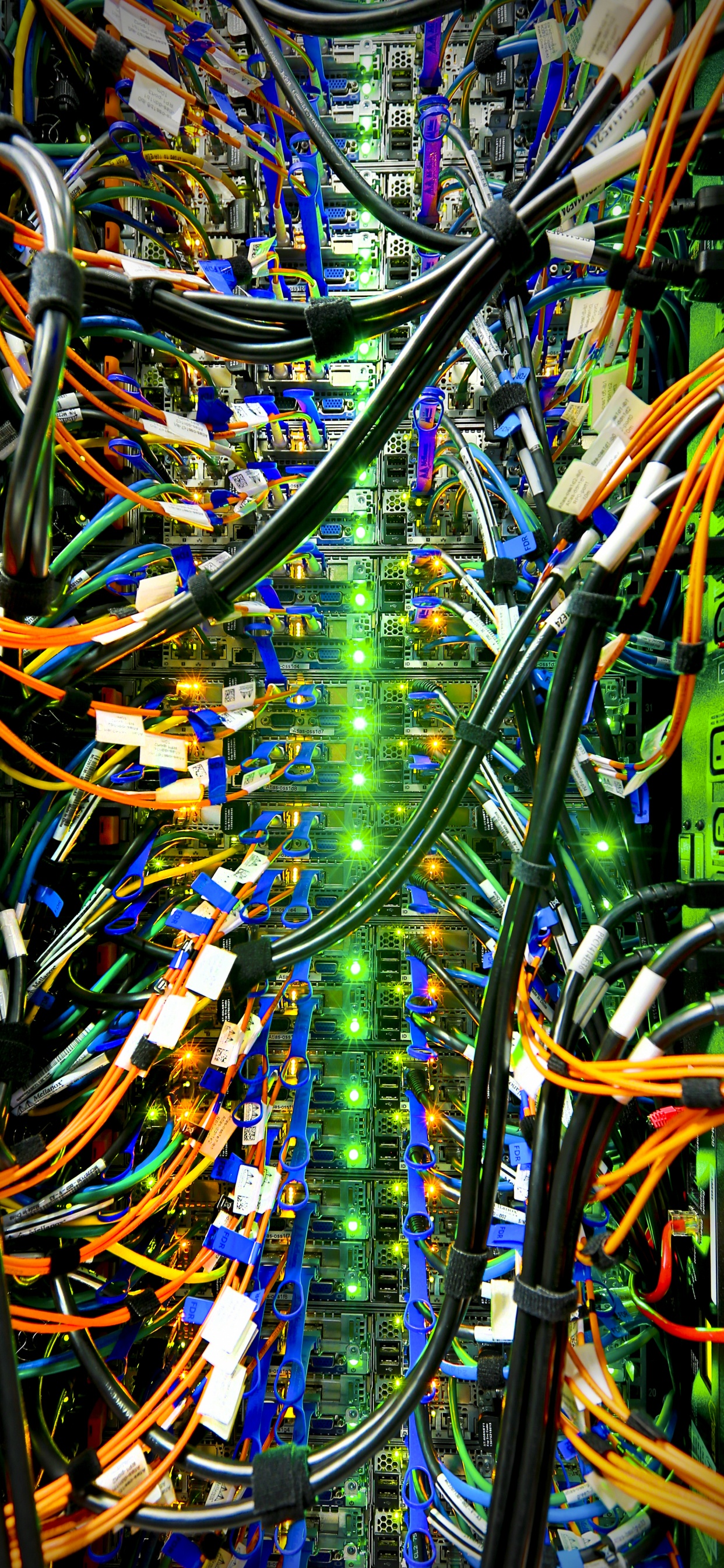 Cables Eléctricos Amarillos y Negros. Wallpaper in 1242x2688 Resolution