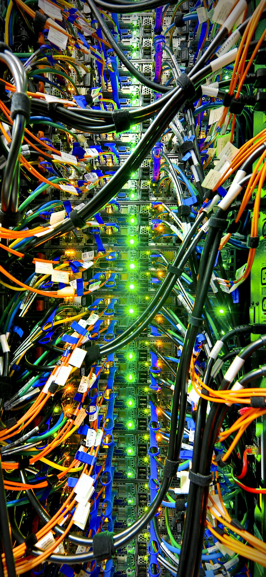 Gelbe Und Schwarze Stromkabel. Wallpaper in 1125x2436 Resolution