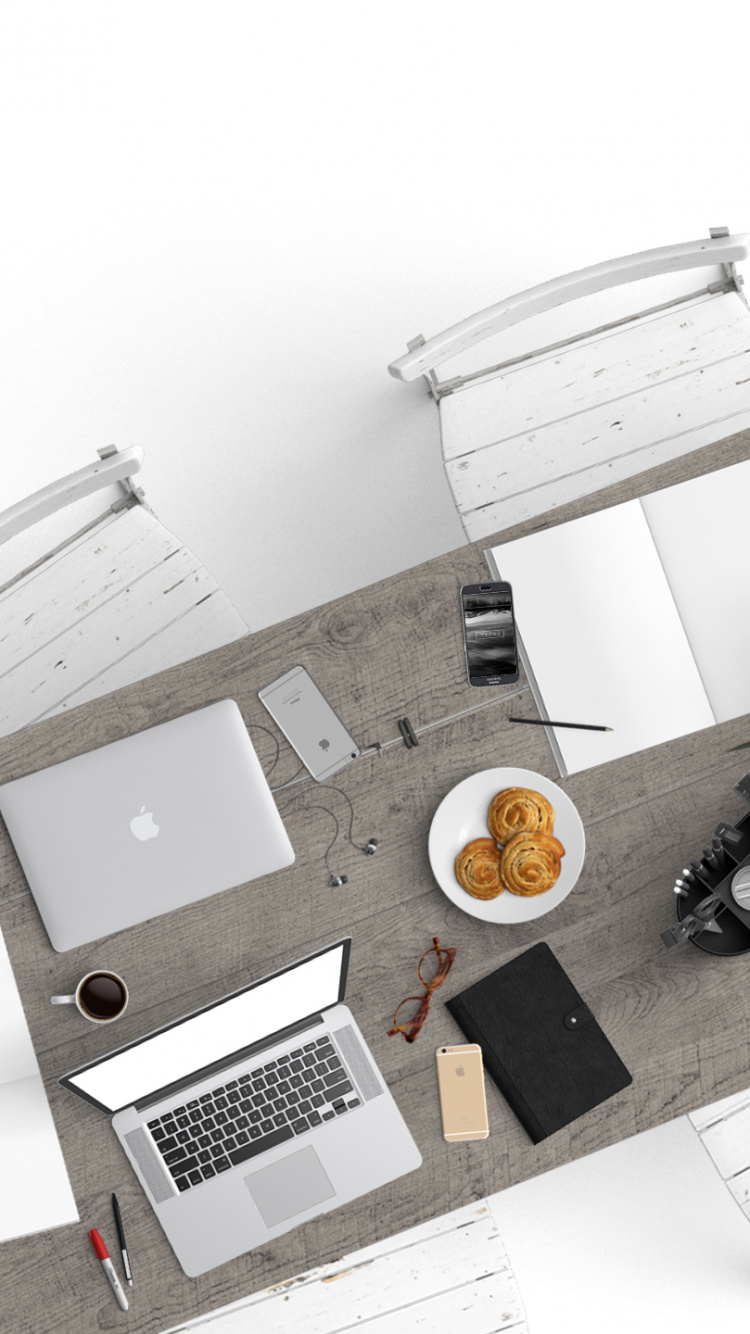 Macbook Pro en Mesa Blanca. Wallpaper in 750x1334 Resolution