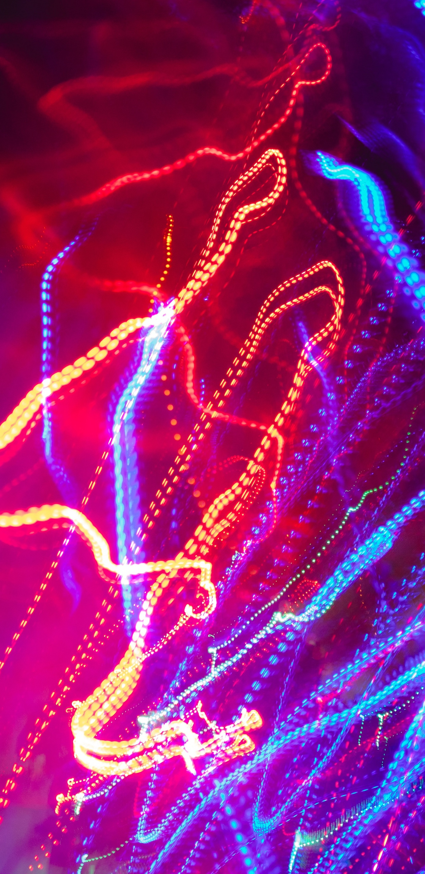 Digitale Tapete Mit Rotem Und Blauem Licht. Wallpaper in 1440x2960 Resolution