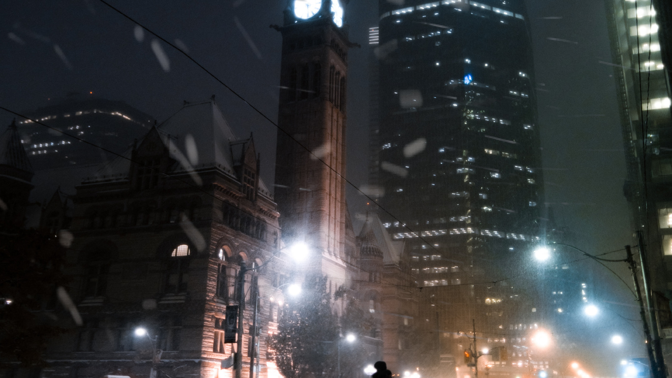 Personnes Marchant Dans la Rue Pendant la Nuit. Wallpaper in 1366x768 Resolution