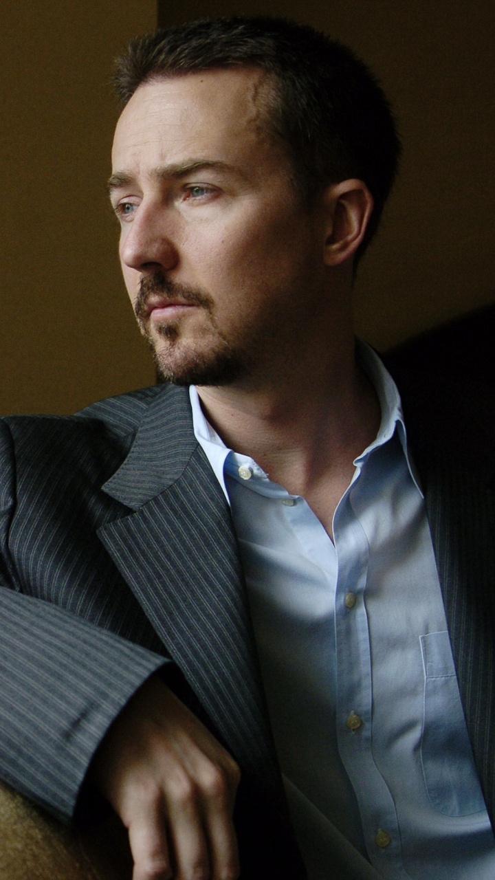 Edward Norton, Traje, Empresario, Television, Historia Americana X. Wallpaper in 720x1280 Resolution