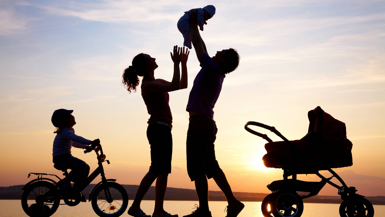Family, Fun, Sky, Parent, Thought. Wallpaper in 1280x720 Resolution