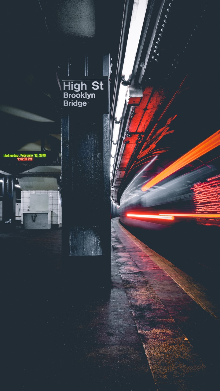 Rote Und Weiße Lichtstreifen. Wallpaper in 720x1280 Resolution