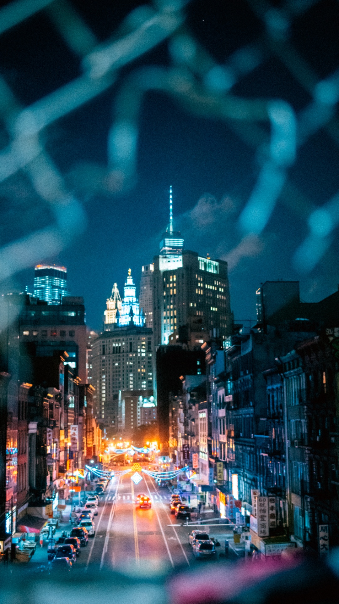 Ville Avec Des Immeubles de Grande Hauteur Pendant la Nuit. Wallpaper in 1080x1920 Resolution