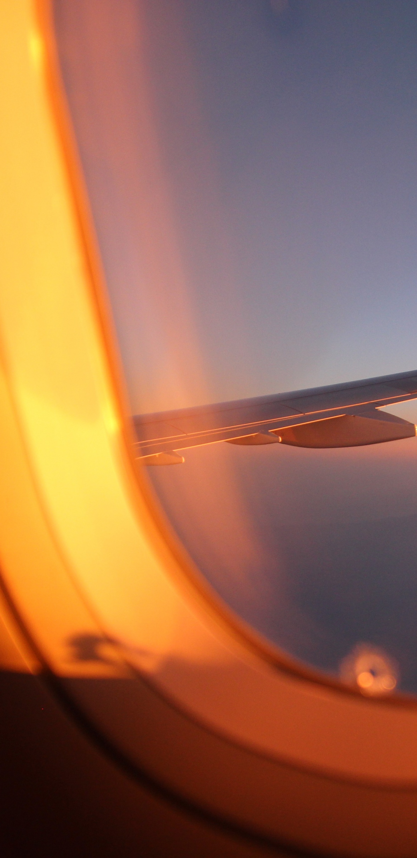 Vista de la Ventana Del Avión Del Cielo Naranja y Blanco Durante el Día. Wallpaper in 1440x2960 Resolution