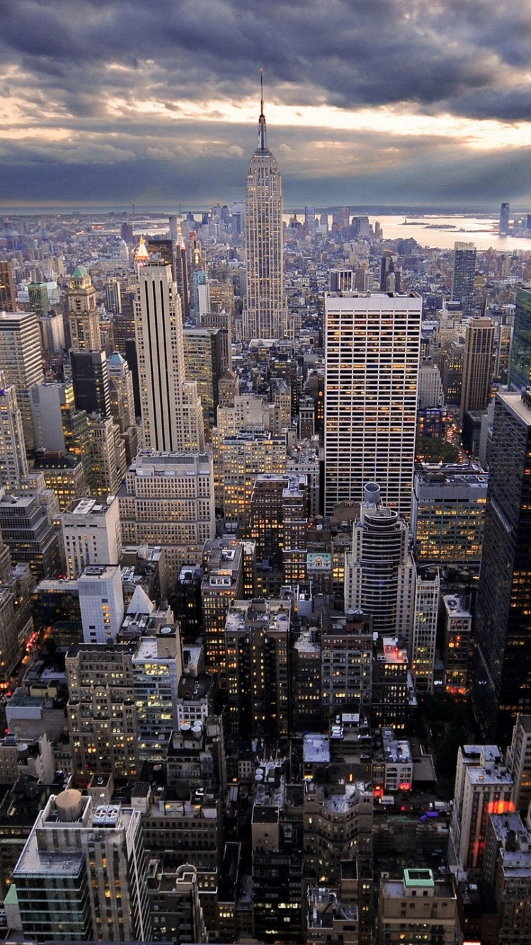 Vue Aérienne Des Bâtiments de la Ville Pendant la Journée. Wallpaper in 750x1334 Resolution