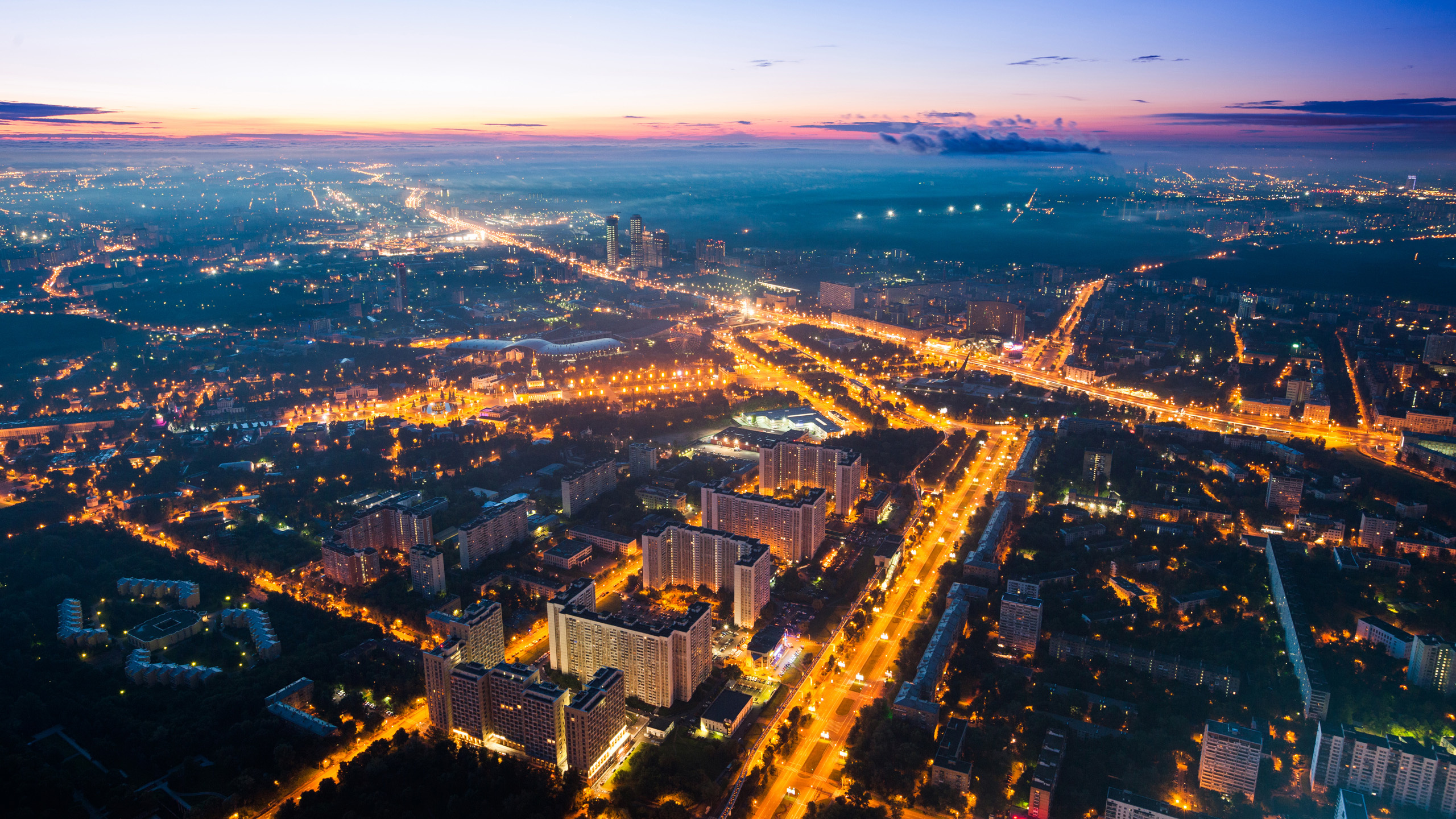 Luftaufnahme Der Stadt Bei Nacht Night. Wallpaper in 2560x1440 Resolution
