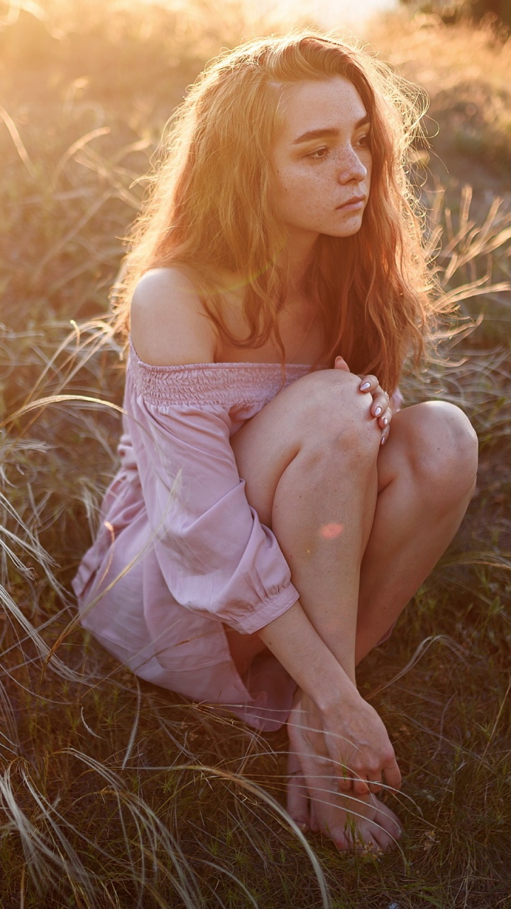 Schönheit, Rote Haare, Licht, Bein, Menschen in Der Natur. Wallpaper in 720x1280 Resolution