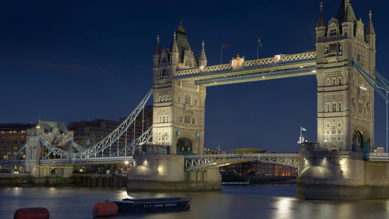 Weiße Und Blaue Brücke Während Der Nacht. Wallpaper in 1280x720 Resolution