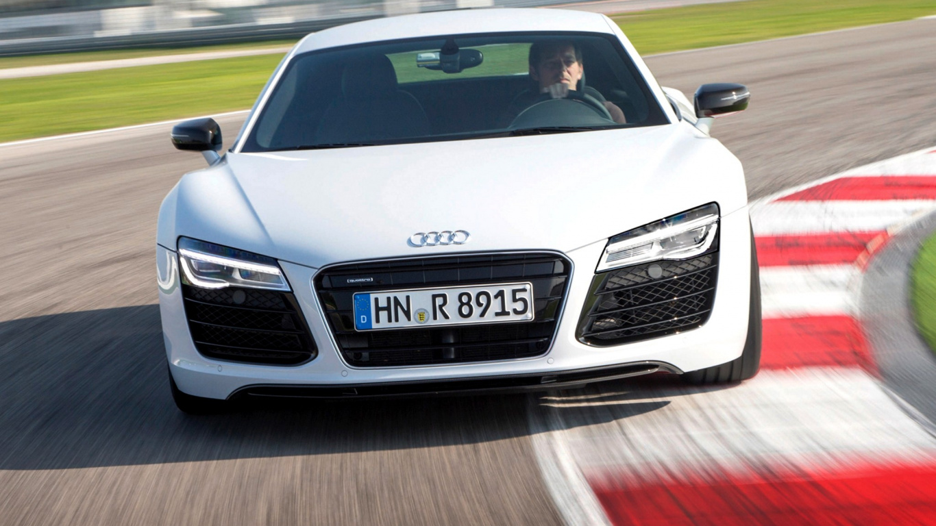 Audi r 8 Blanco en la Carretera Durante el Día. Wallpaper in 1366x768 Resolution