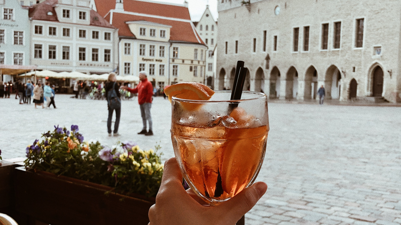 Rathausplatz, Tallinn Rathaus, Wasser, Tourismus, Gewässer. Wallpaper in 1366x768 Resolution