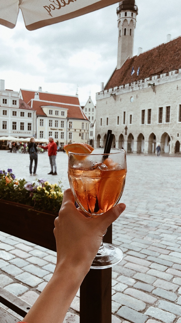 Rathausplatz, Tallinn Rathaus, Wasser, Tourismus, Gewässer. Wallpaper in 720x1280 Resolution