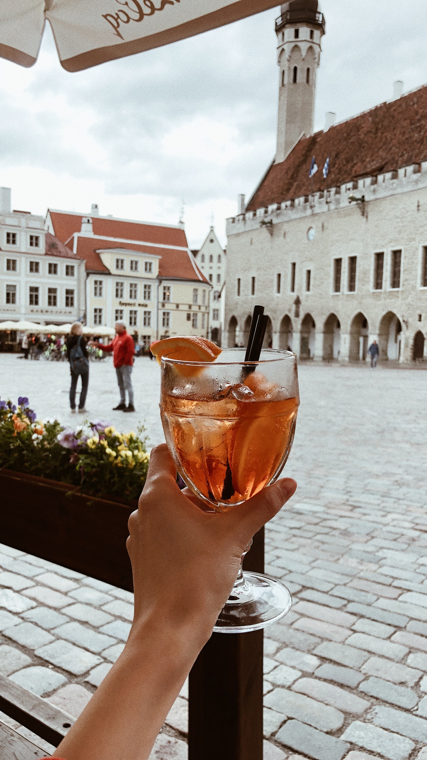 Town Hall Square, Tallinn Town Hall, Water, Tourism, Body of Water. Wallpaper in 1440x2560 Resolution