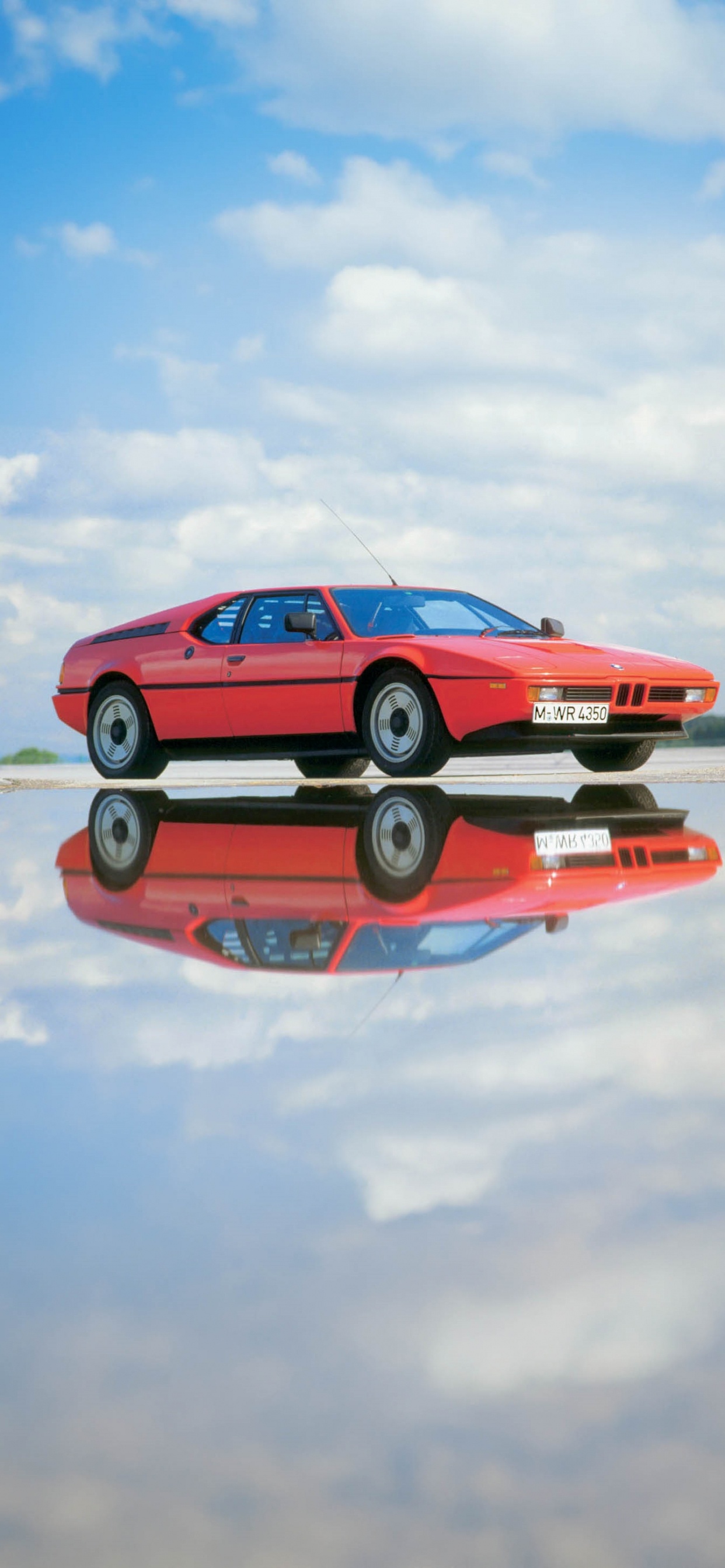 BMW M1, Deportivo, Coche, Bayerische Motoren Werke AG, BMW. Wallpaper in 1242x2688 Resolution