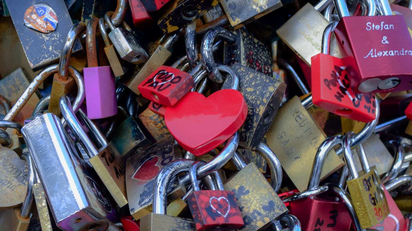 Scrap, Material Property, Lock, Padlock, Plastic. Wallpaper in 1366x768 Resolution