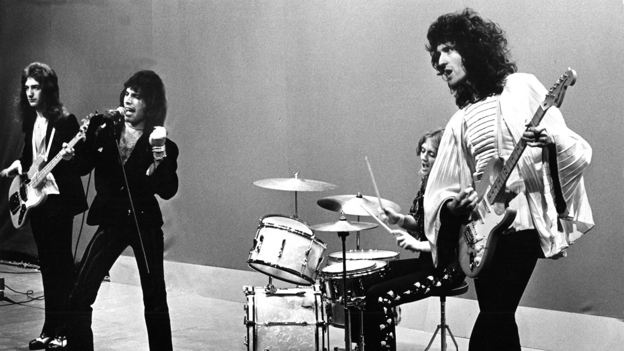 Queen, Musik, Musiker, Schwarz Und Weiß, Gitarrist. Wallpaper in 1280x720 Resolution