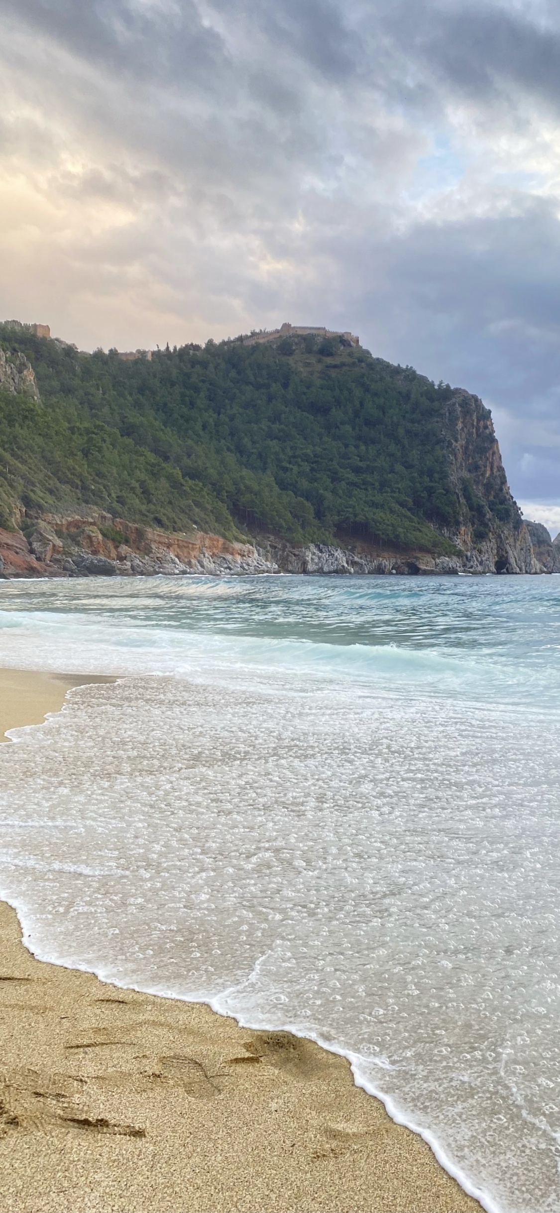 Cuevas Damlatas, Agua, Playa, Paisaje Natural, Montaña. Wallpaper in 1125x2436 Resolution